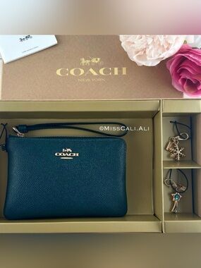 NWT COACH Boxed Corner Zip Wristlet Bag In Signature Leather with Charms Set
